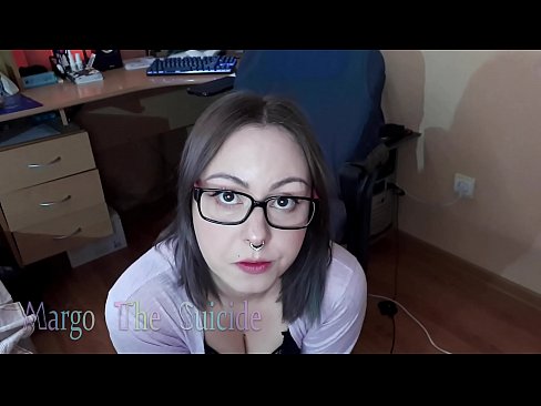 ❤️ Секси девојка со наочари длабоко го цица дилдото на камерата ❤️❌ Порно кај нас ❌️